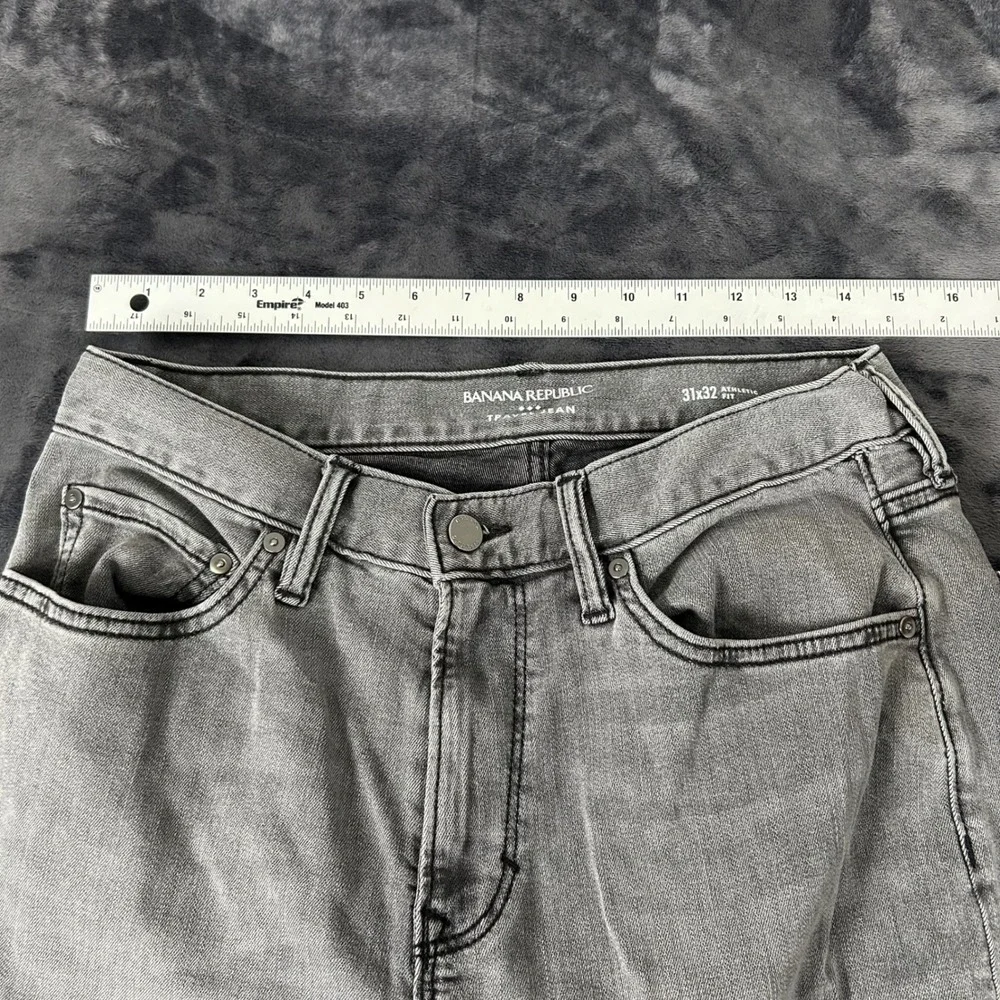 Banana Republic Travel Jeans Mens 31x32 Grey Athletic Fit Stretch Denim